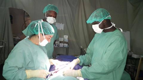Dr Bhavna Chawla, performing a surgery in Lankien, South Sudan